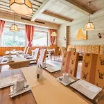 Hotel Kuenstleralm 3*
