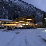 Hotel Kuenstleralm