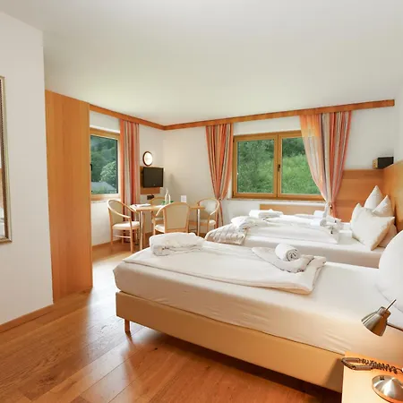 Kuenstleralm Hotel 3*