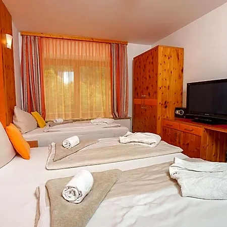 Kuenstleralm Hotel