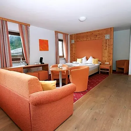 Kuenstleralm Hotel 3*