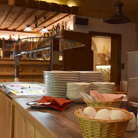 Kuenstleralm Hotel