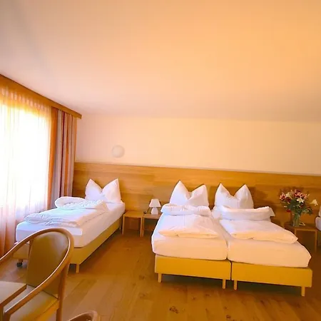 Hotel Kuenstleralm 3*